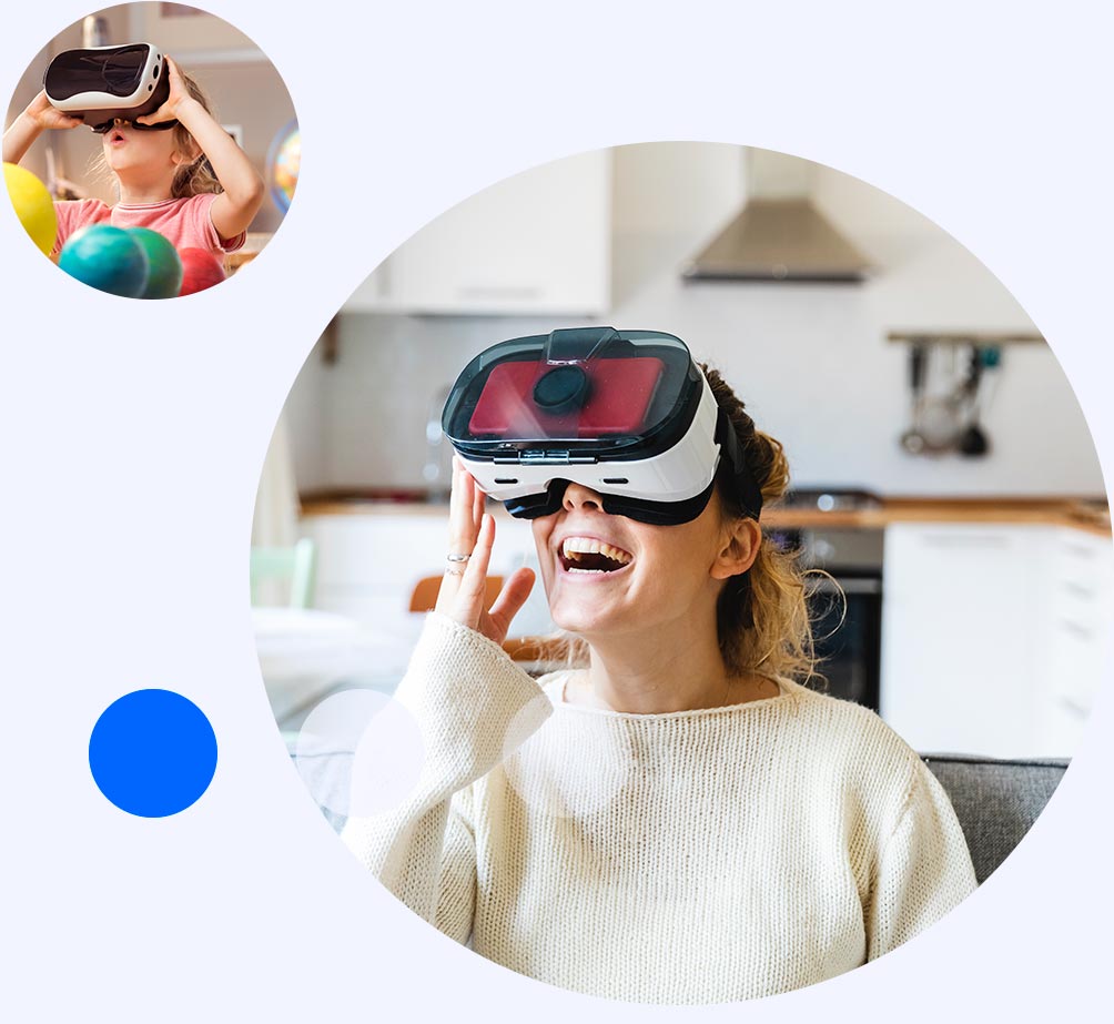 Mujer y niña con gafas de realidad virtual